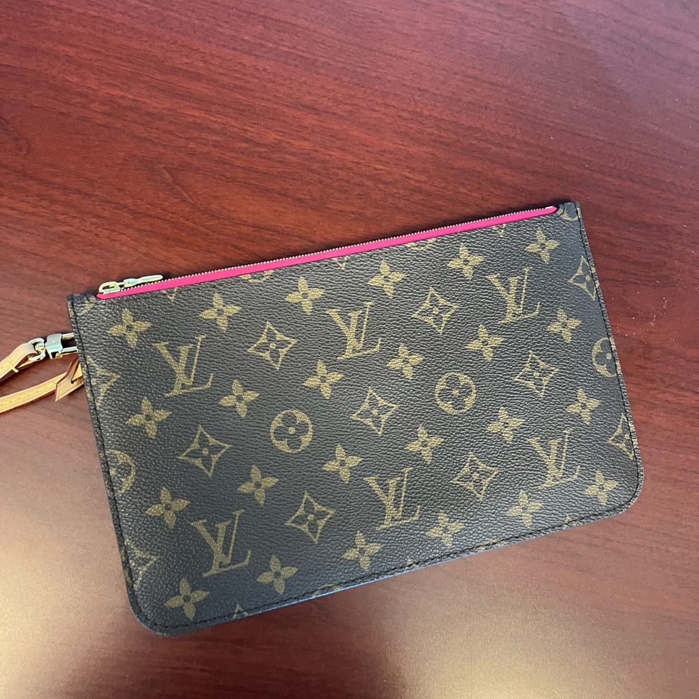 Brand new Neverfull MM Wristlet Peony
